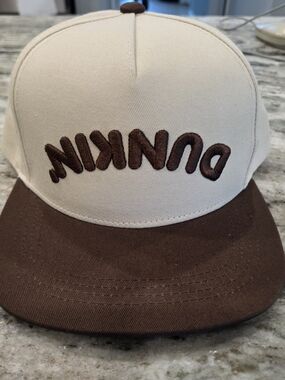 New Rare Dunkin Donuts Beige And Brown Snapback Hat Backwards Dunkin Logo